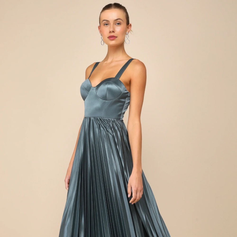Lulu’s Luxurious Flair Blue Grey Satin Pleated Bustier Maxi Dress
Size S
